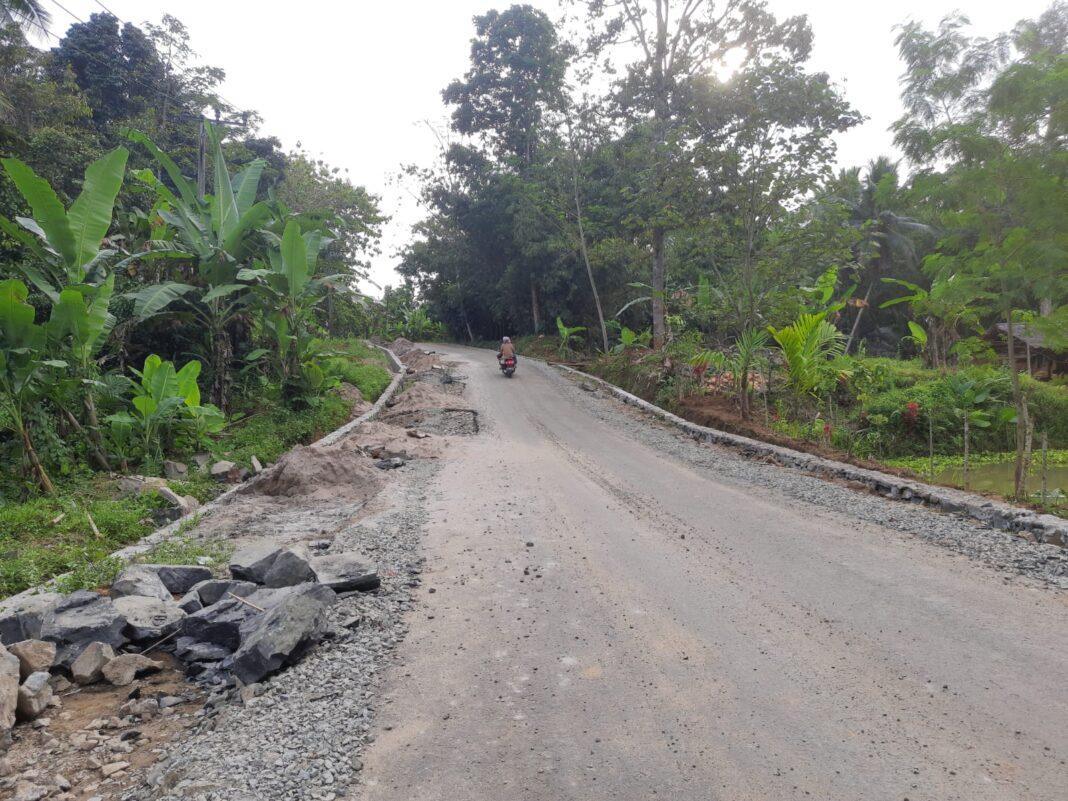 Hindari Jalur Ruas Jalan Mengger – Pandeglang