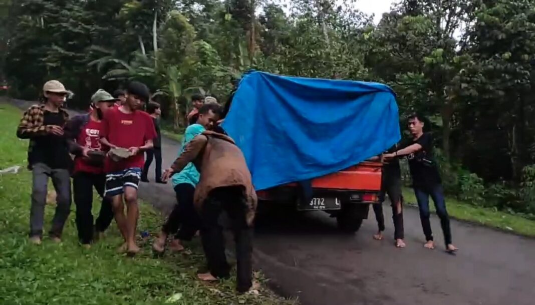 Pekan Terakhir Libur Sekolah, Ribuan Wisatawan Serbu Pantai Carita Pandeglang
