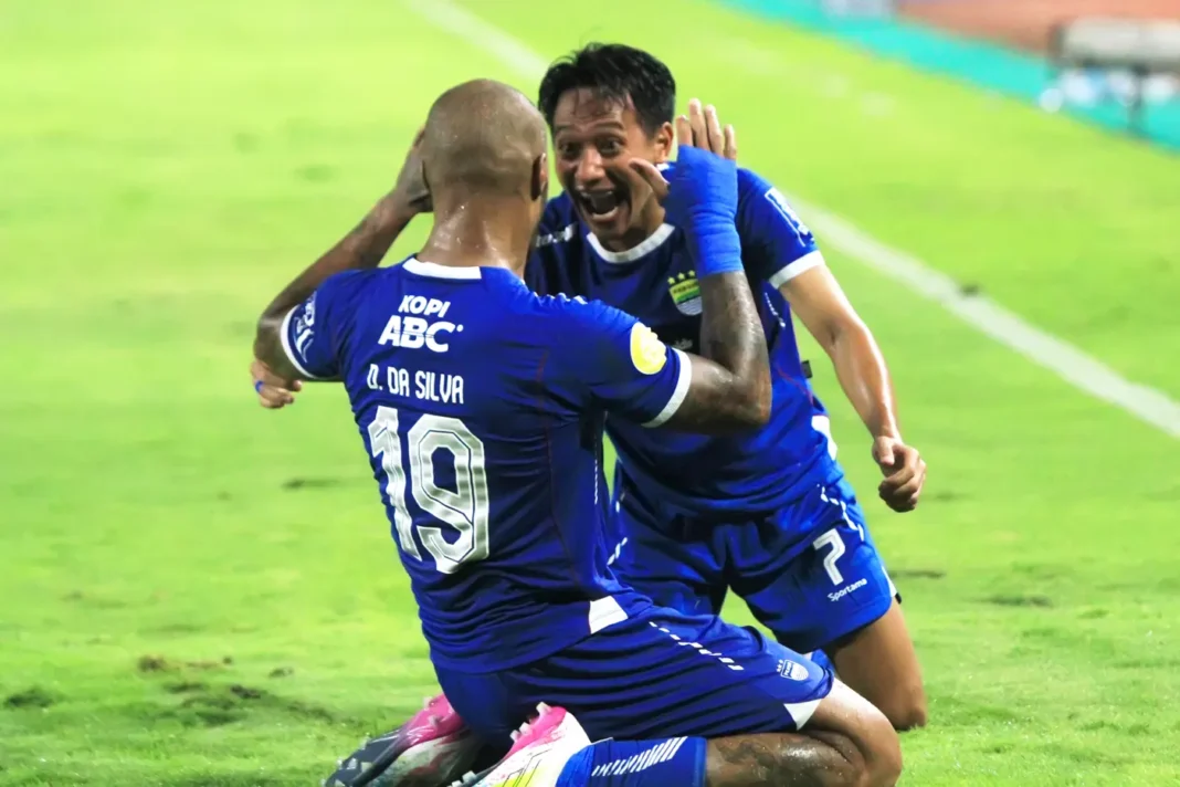 David Da Silva Menambah Skor Lewat Titik Putih