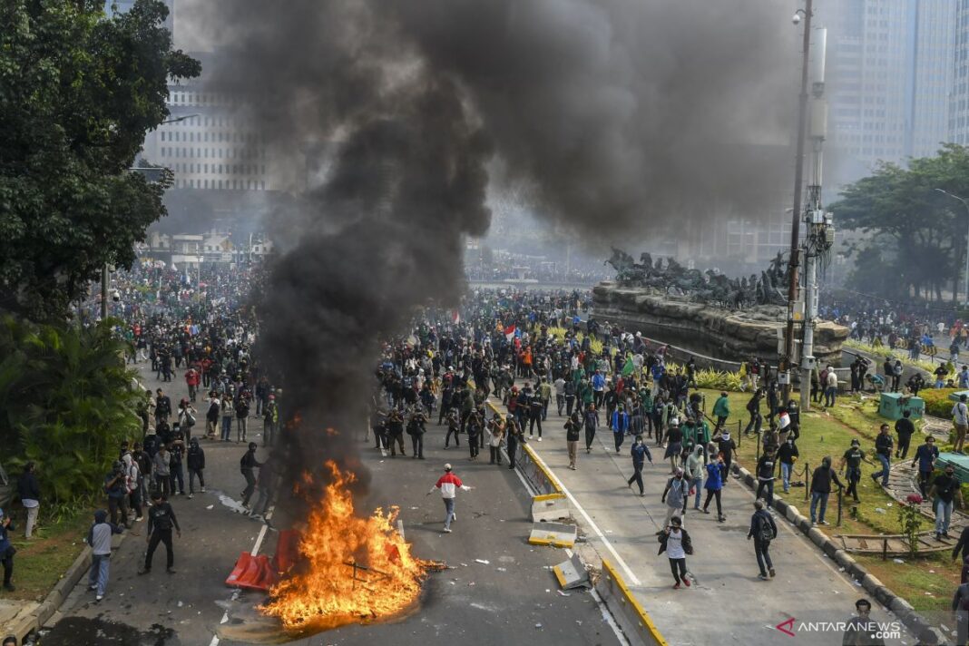 Demo Tolak Sampah Tangsel di Pandeglang Ricuh