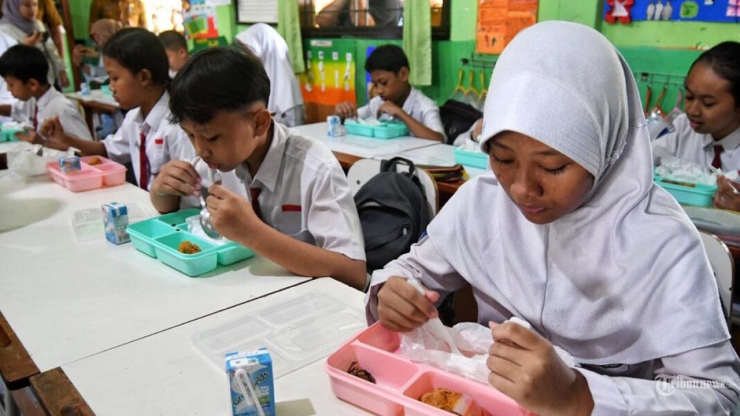 Ratusan Siswa dan Guru Keracunan MBG di Sragen