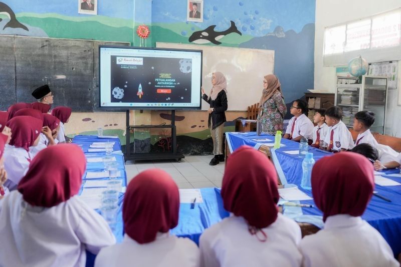Bantuan Smart TV Tidak Jadi Prioritas di Sekolah