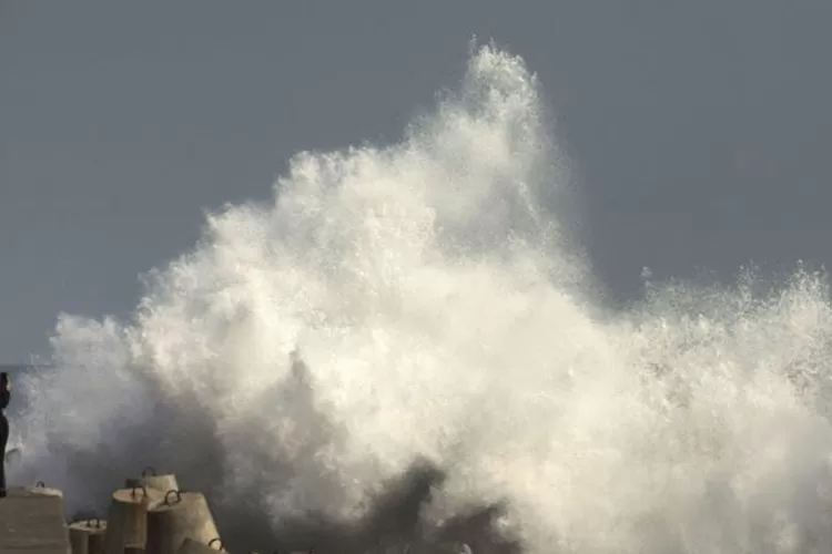 BBMKG Prediksi Angin Kencang dan Gelombang Tinggi di Banten