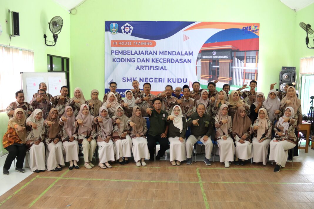 Dewan Guru SMA Negeri 8 Mengikuti IHT Pembelajaran Mendalam