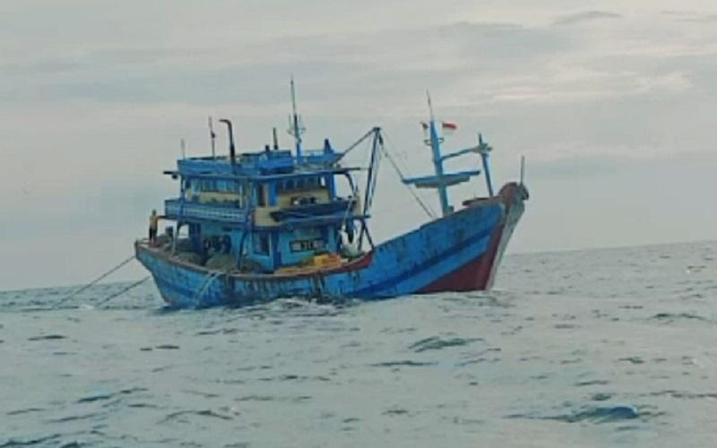 Kapal Nelayan di Pandeglang Diduga Ditabrak Tongkang