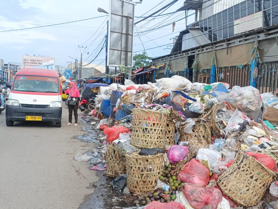 Spot Mancing Warga: Polres Serang Sebar Ribuan Ikan di Danau Puspemkab Serang