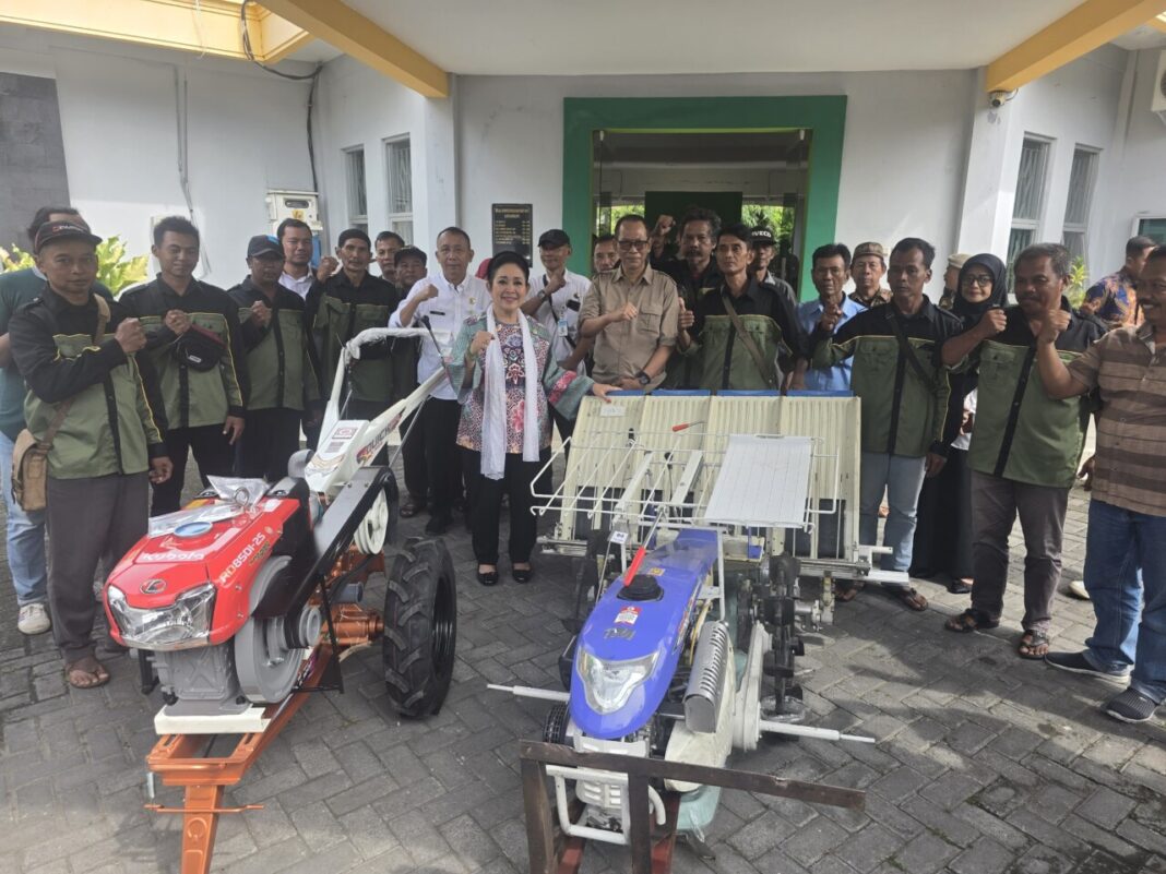 Dukung Ketahanan Pangan: Kapolri Salurkan Donasi Alsintan ke Petani