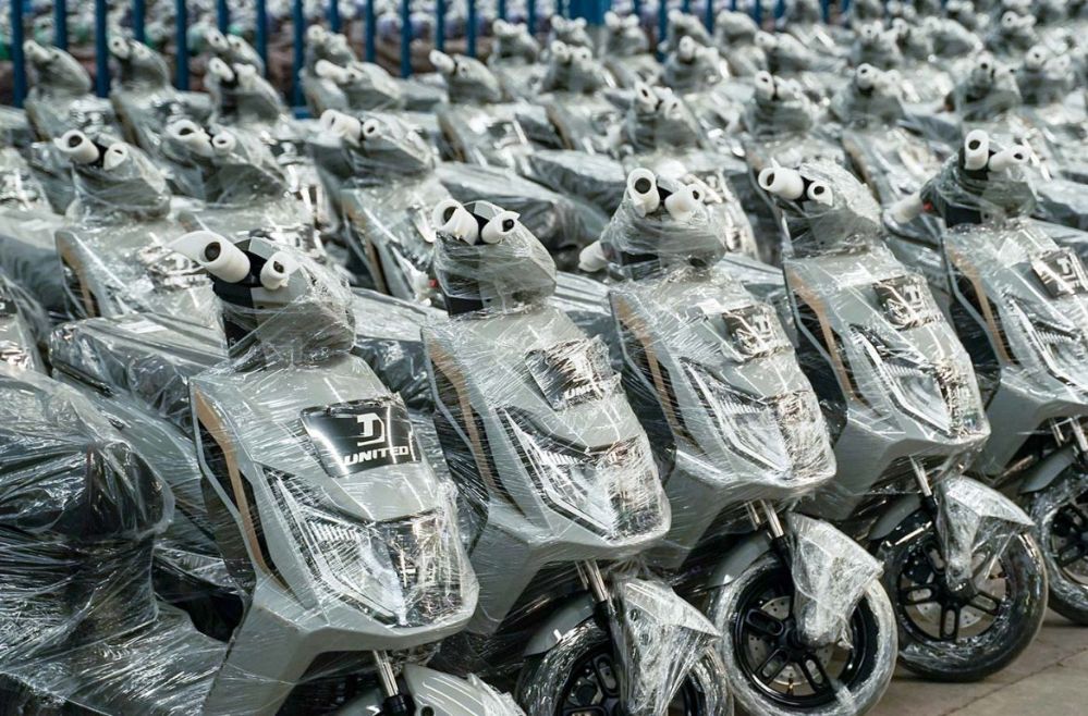 Viral Pajero Guna Pelat Polisi Imitasi dan Strobo: Sanksinya Harus Berat!