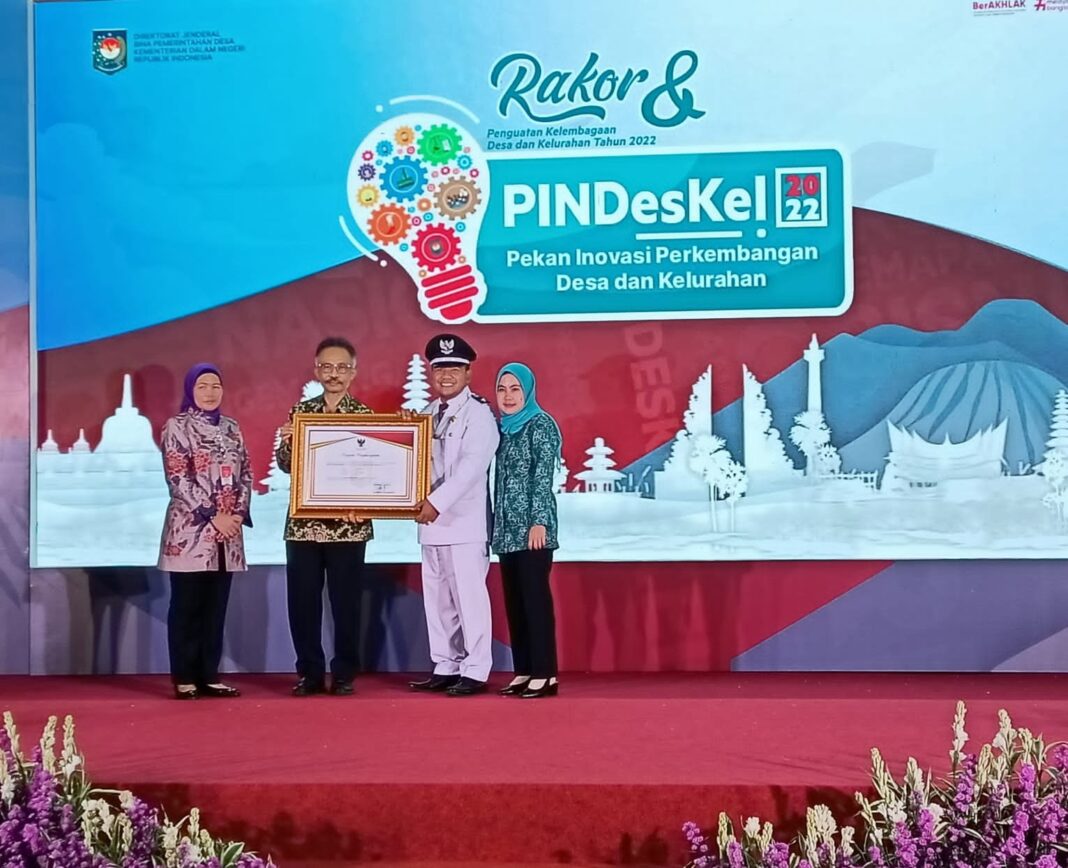 Bupati Pandeglang Raih Penghargaan KPID Banten