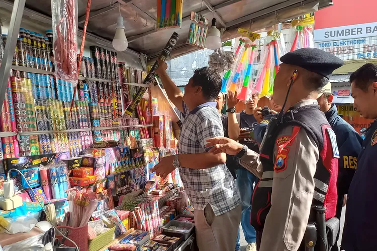 Jelang Malam Tahun Baru, Warga Cluster Royal Living Galang Dana