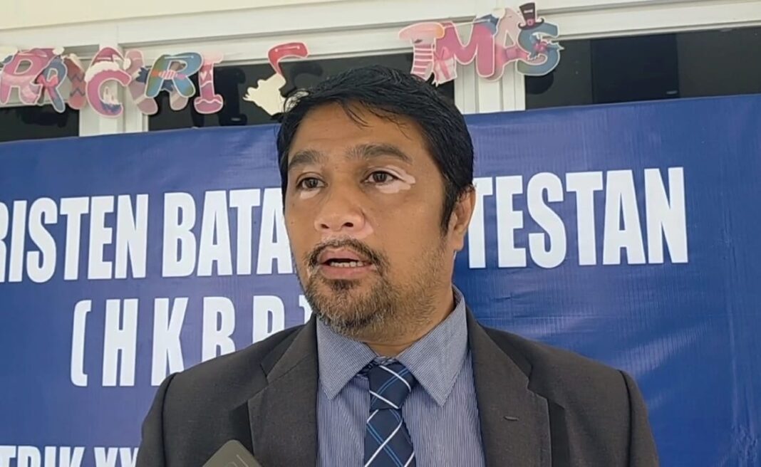 Nikmati Nasi Liwet Ngampar Daun di Curug Leuwi Bumi