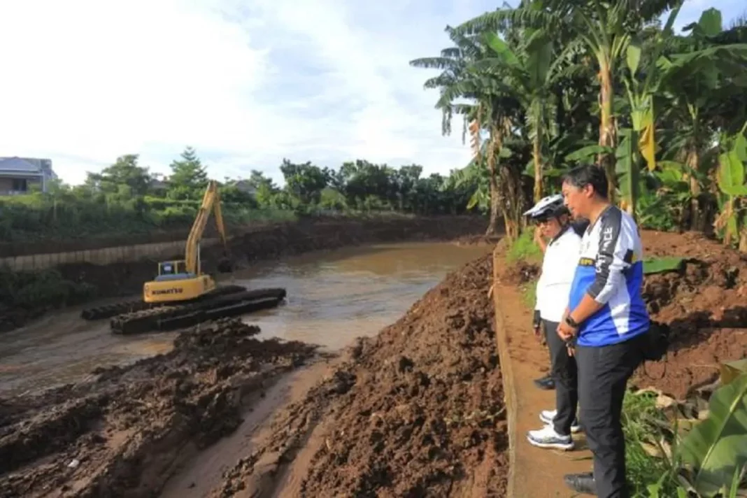 Bangunan Liar Hambat Normalisasi Sungai