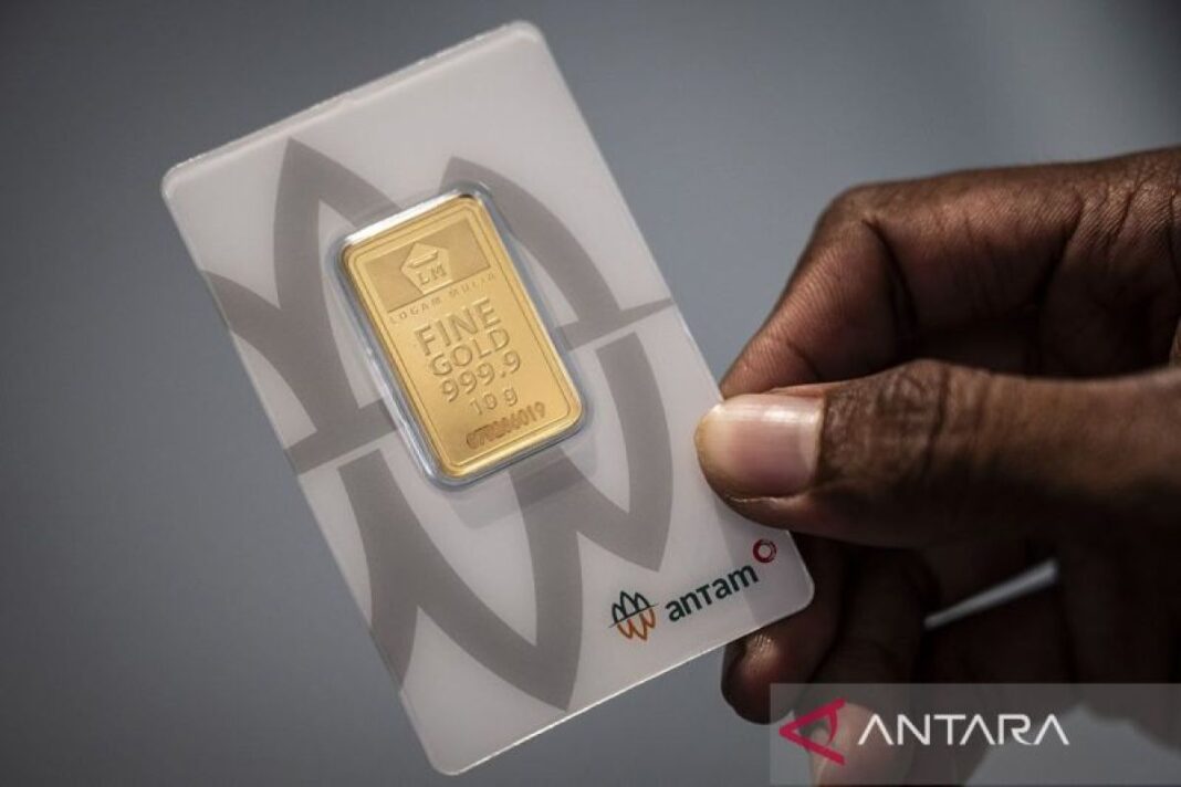 Harga Emas Antam Hari Ini Bangkit Tengah