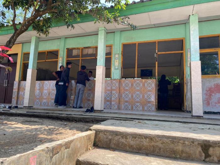 Heboh SMPN di Depok Renovasi Rp 28 M tapi 17 Kelas Tak Ada Meja-Kursi