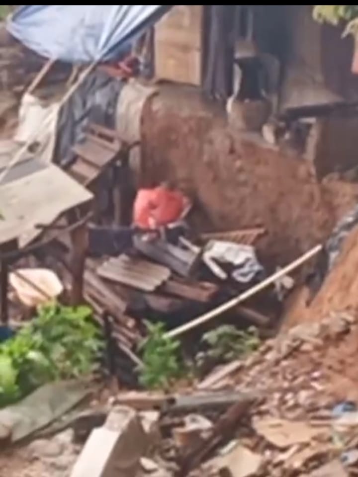 Hujan Deras, Tujuh Rumah di Bayah Tergerus Longsor