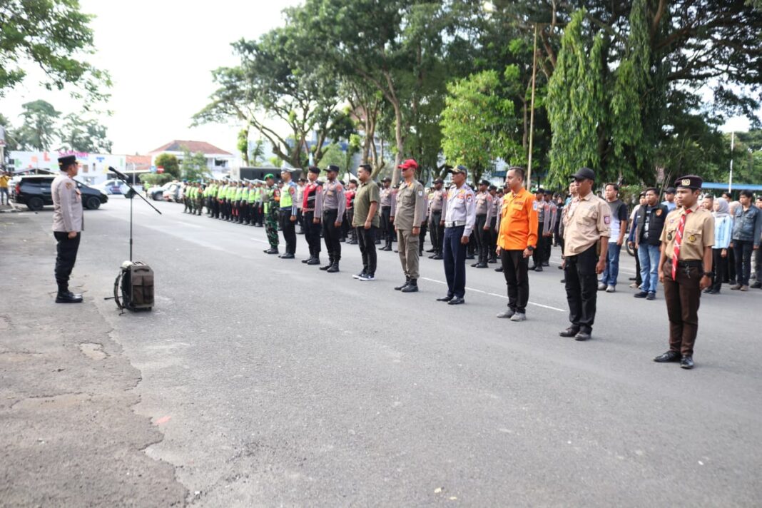 Masyarakat Serbu Alun-Alun Rangkasbitung