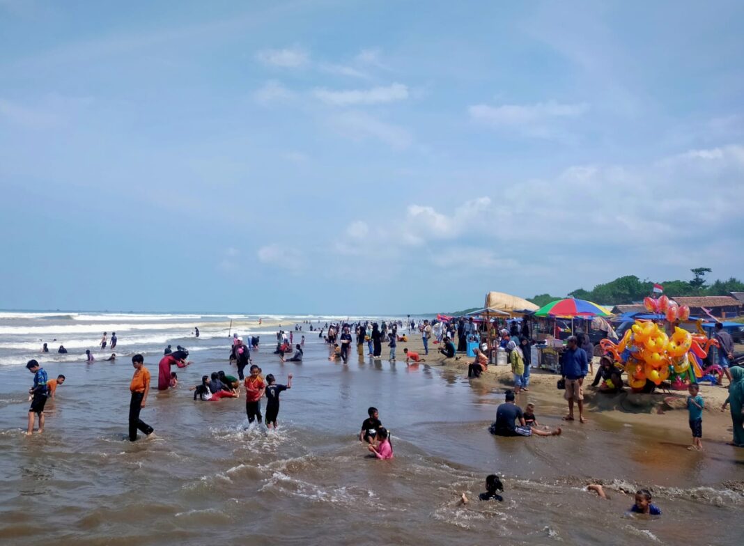 Penurunan Drastis Kunjungan Wisatawan di Pantai Bagedur