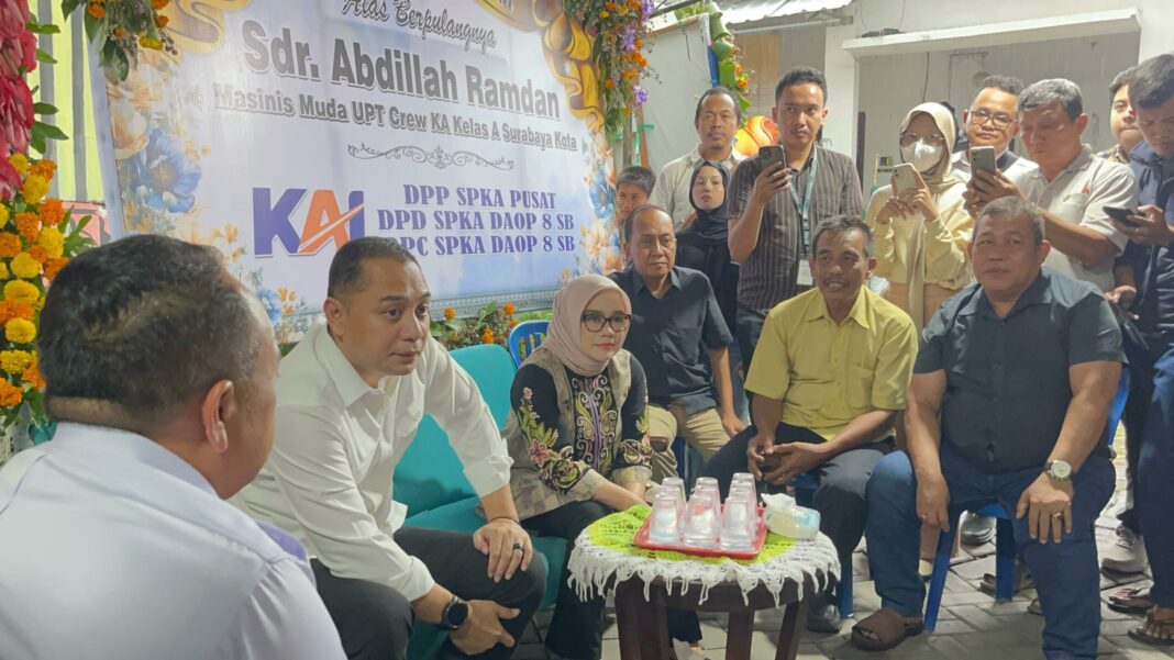 Viral Aksi Berbahaya 2 Anak Hadang Kereta Commuter di Perlintasan Rel Sidoarjo, KAI Beri Edukasi