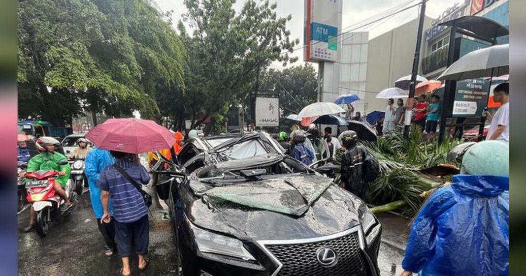 Viral Mobil Patwal Senggol Kendaraan Penduduk di Tol Tomang Kemudian Tancap Gas