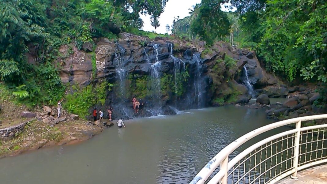 Wisata Curug Goong Pandeglang Diserbu Ribuan Pengunjung