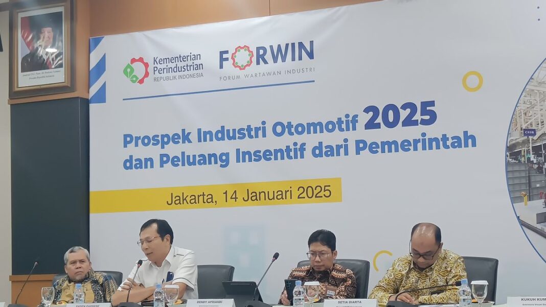 Bikin Stagnan, Warga Bojonegara Mohon Pemerintah Tertibkan Truk Tambang