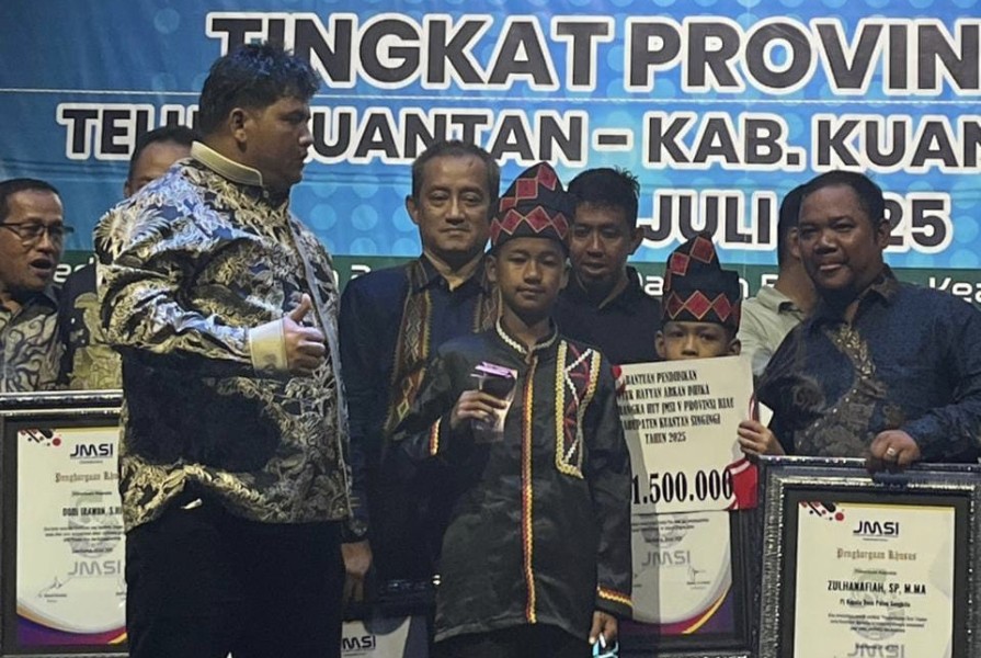 Perayaan HUT ke-6 JMSI, Kakanwil BPN Banten Dapat Penghargaan Golden Leader