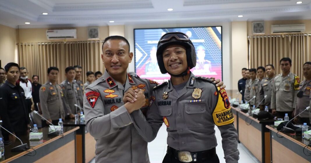 Tiang PJU di Pandeglang Miring