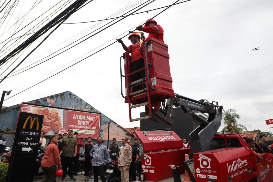 Wali Kota Serang Potong Kabel Semrawut di Jalan Protokol