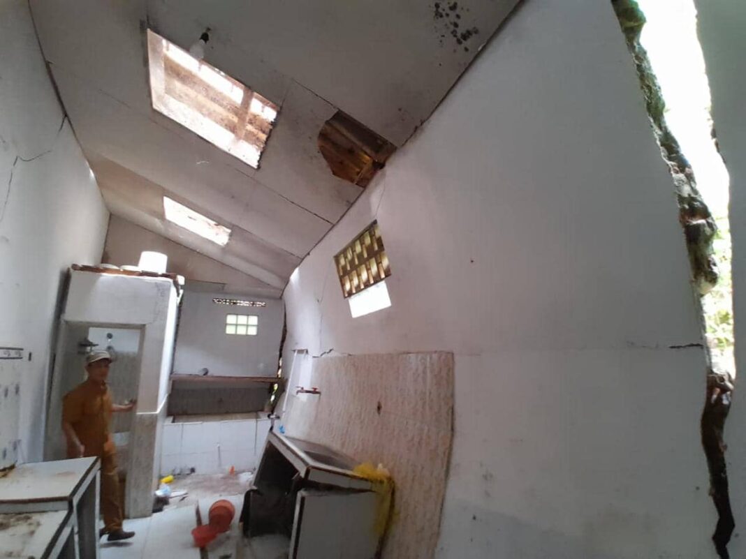 Dampak Pergerakan Tanah di Bayah Meluas