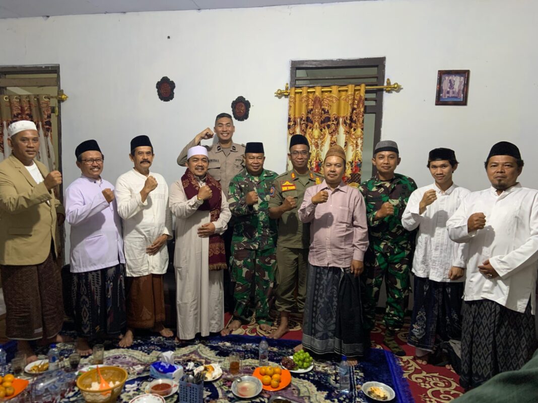 Polsek Cadasari Memberikan Santunan kepada Anak Yatim