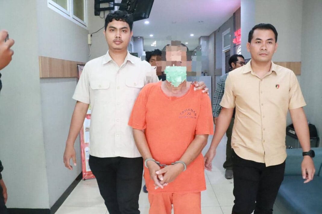 Viral Penjaga Kursi Pijat di Stasiun Gubeng Nangis Usai Difitnah Curi Emas